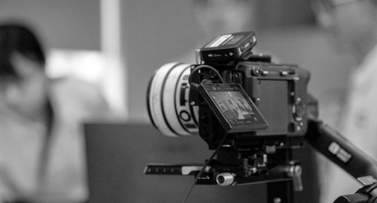 Light-Up Film Production thực hiện quay phim doanh nghiệp chuyên nghiệp với ekip sáng tạo